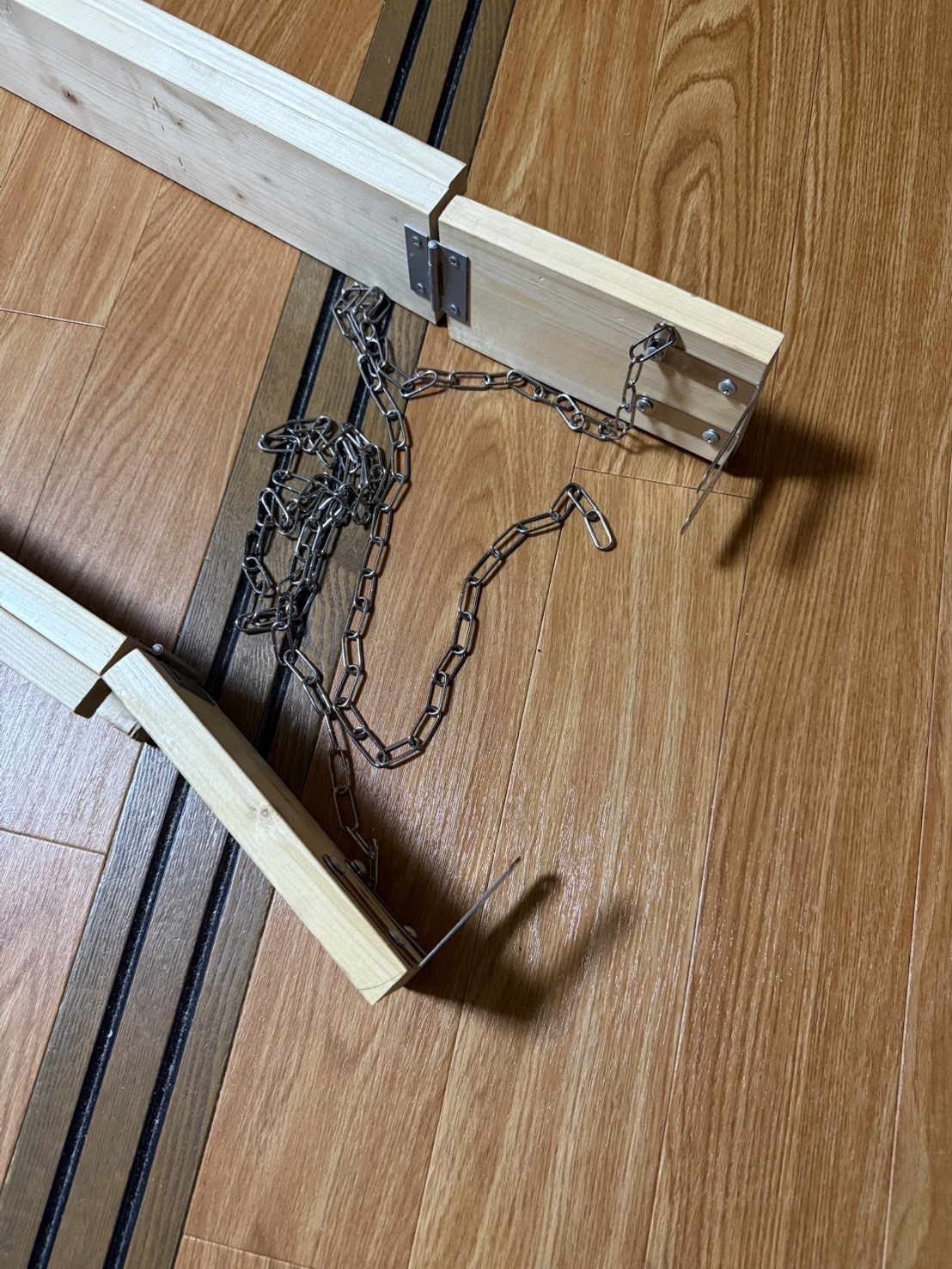 車椅子用スロープ 金具・チェーン部